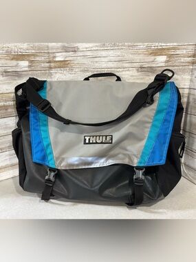 Thule accessory storage bag from Chariot Chinook child carrier